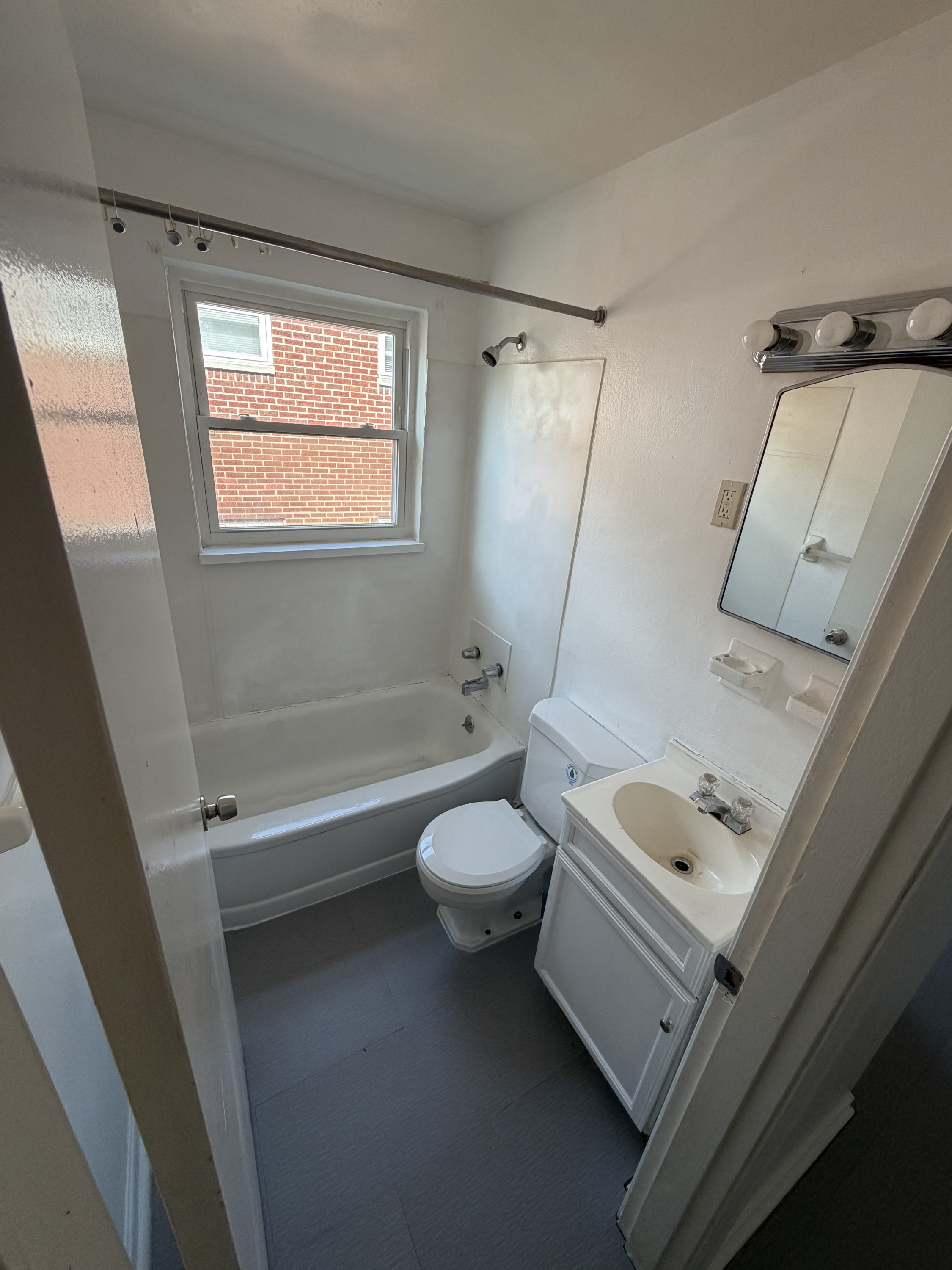 246 Basswood Avenue - 4